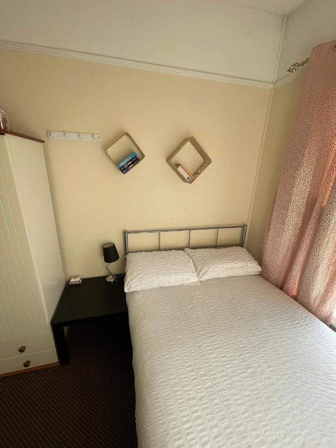 Room In Family Home Near Penny Lane Liverpool Exterior photo